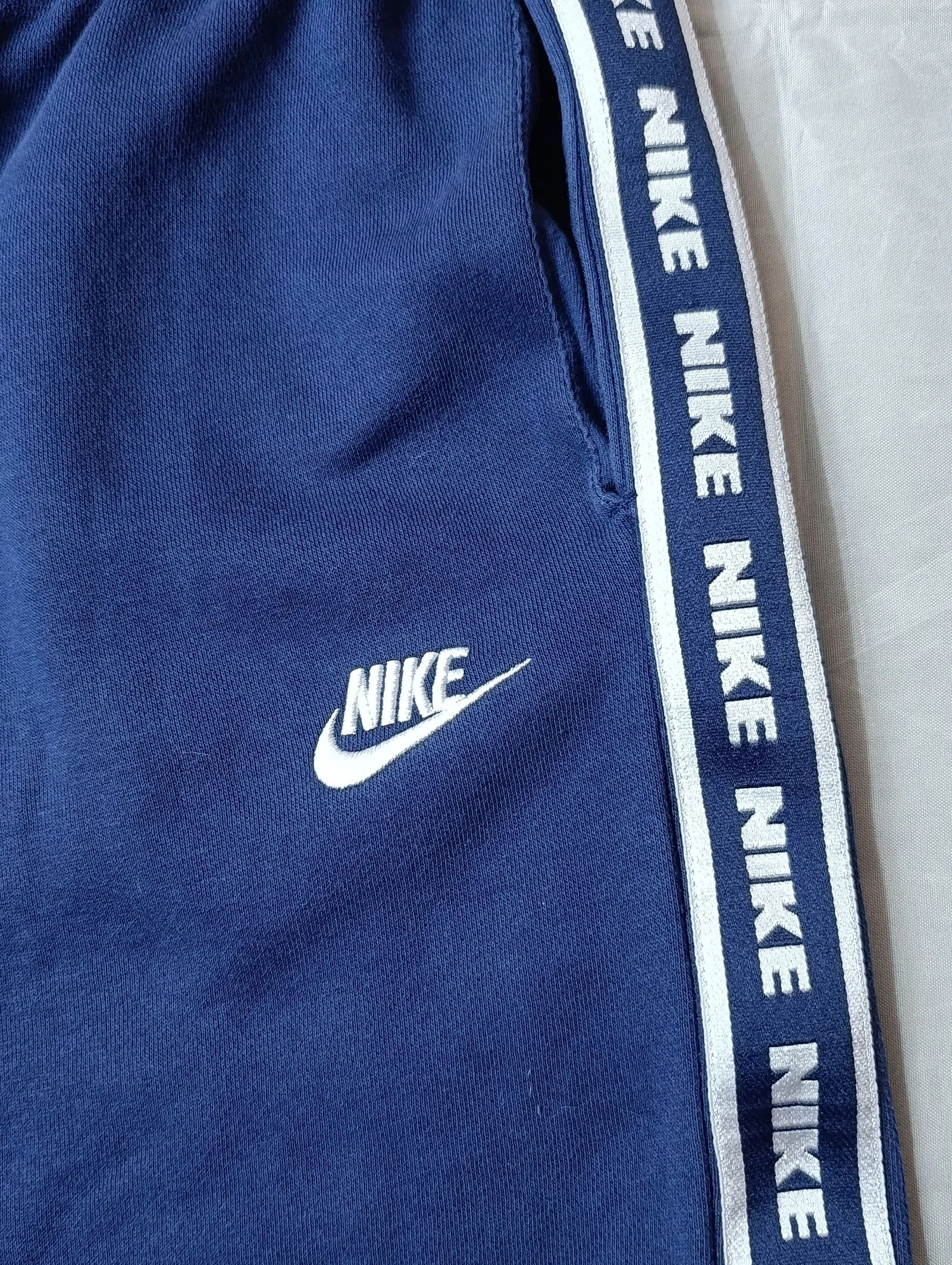 🔥 Pantalones de jogging azul marino de Nike con cinta lateral con logo repetido, ropa de calle vintage, ropa deportiva, talla M 🔥 – photo 3